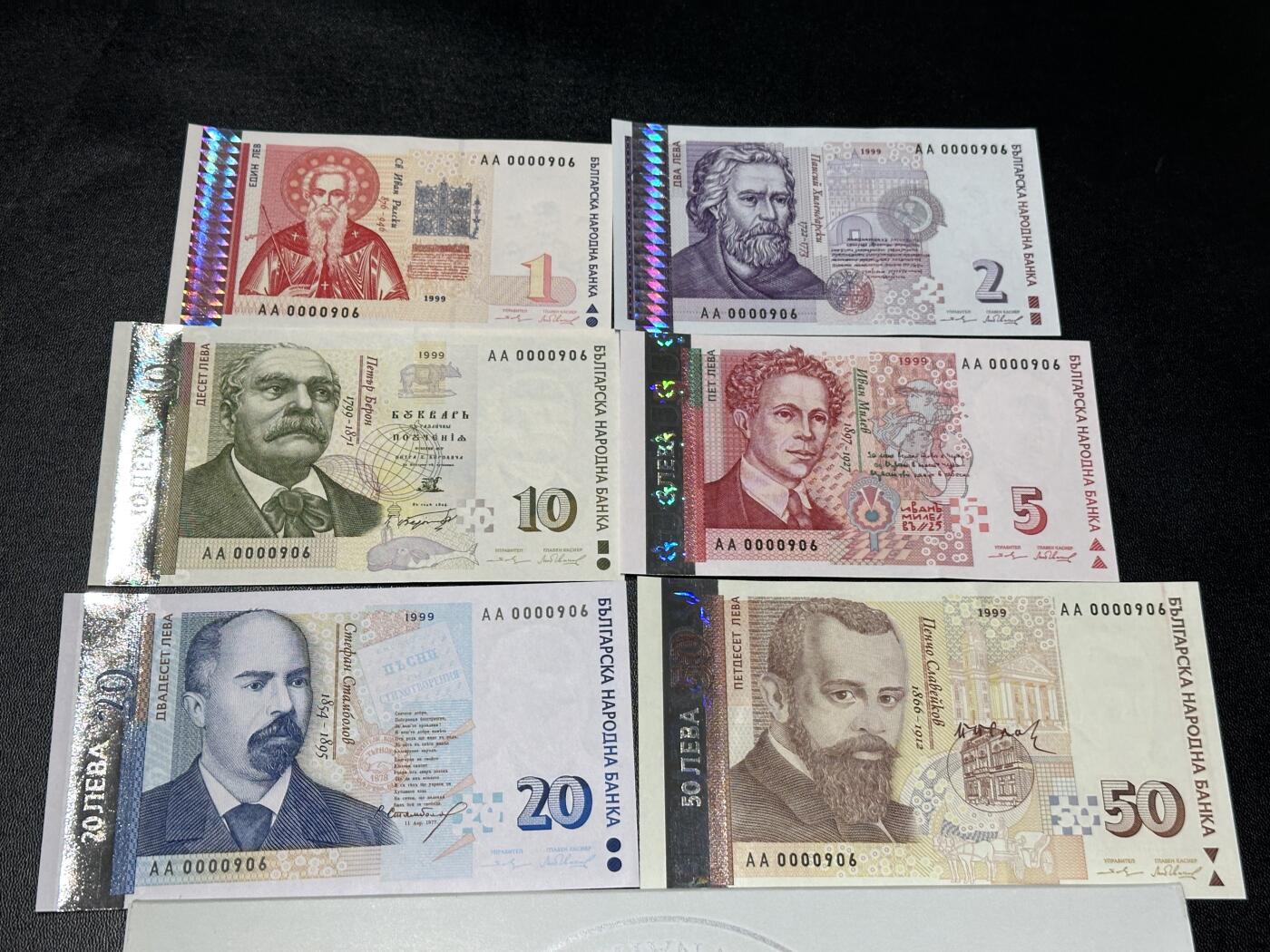 《外钞收藏家》第五百九十三期（精品场）（本平台长期征集拍品、欢迎藏友们联系合作）