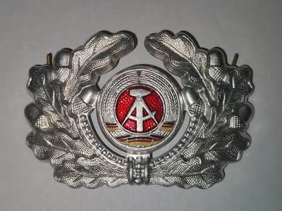 韵星假日拍卖第三十二期 -- Rimey Holidays Auction 32 - 民主德国帽徽