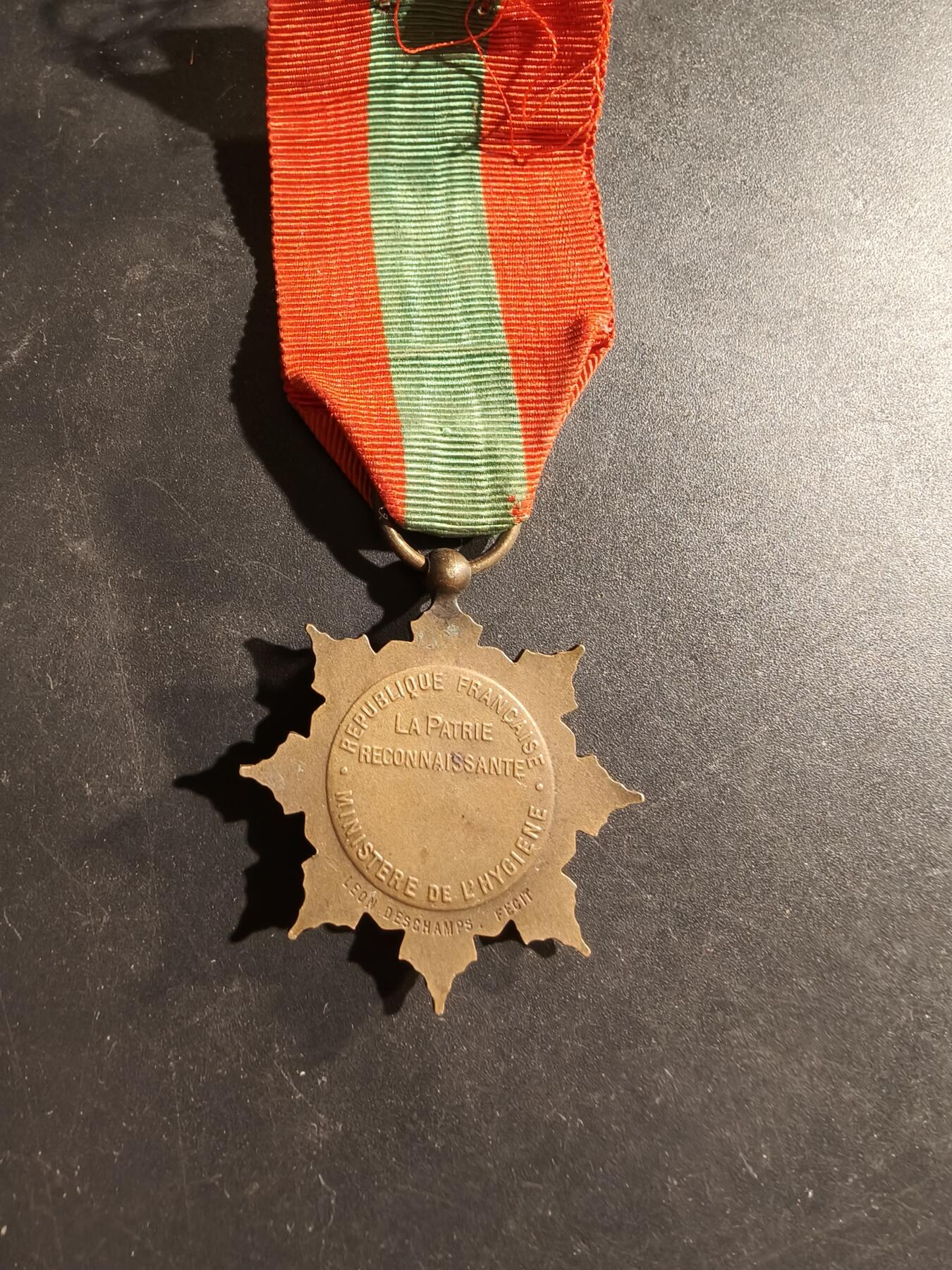 老王徽章第169期 法国铜级母亲奖章