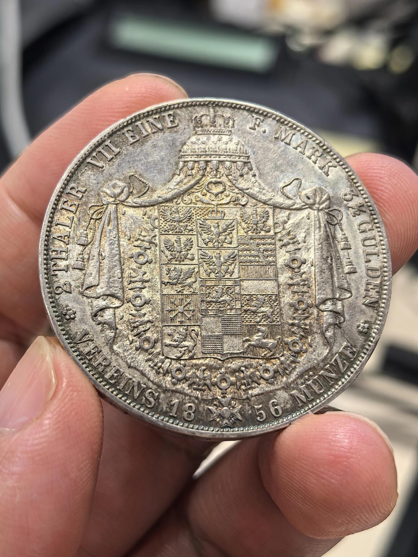 博洋堂世界钱币拍卖第151期（全场包邮） 德国普鲁士1856年威廉四世大窗帘流通2泰勒 经典普鲁士洋葱头2T 外拍Numisbalt拍回 四周的环彩非常好看 底板磨损少 保底UNC品相 有几率出ms