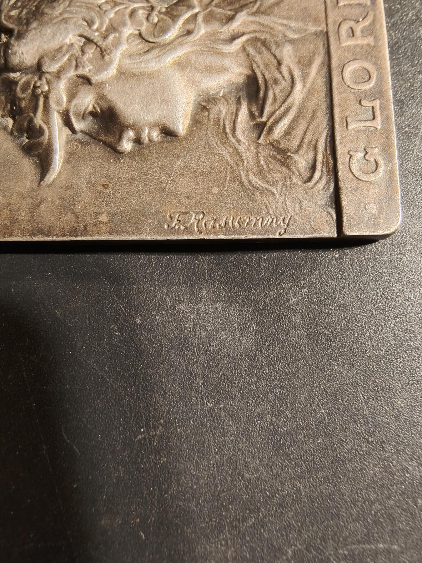 老王徽章第169期 法国玛丽安娜方形镀银大铜章    大师Rusmuny作品     公鸡头玛丽安娜    尺寸34×45mm.    重量34.3g