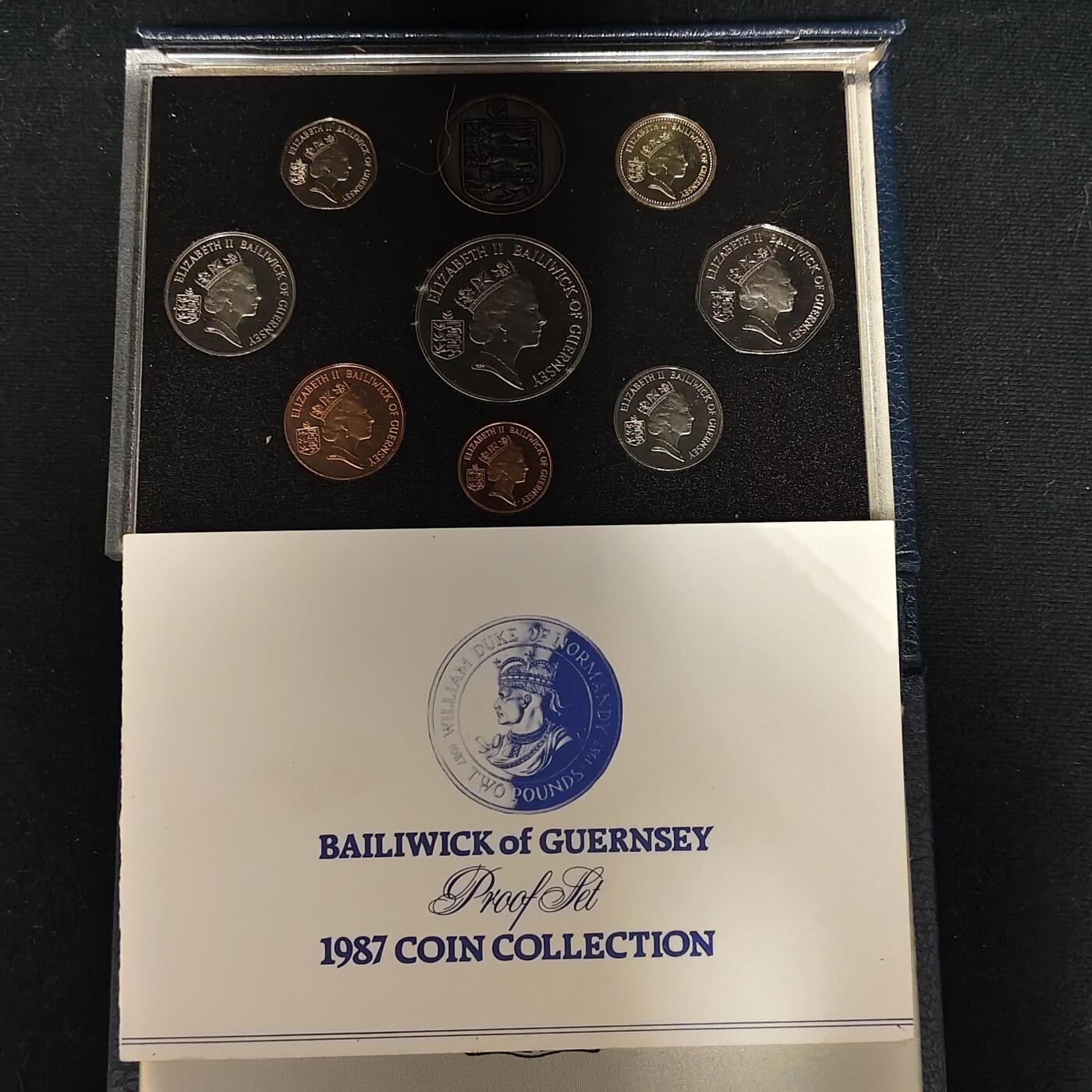 【全场包邮】纯粹捡漏拍485场（免费代拍第22场） 【稀少】根西1987年官方发行英系经典塑盒装精制套币-含2镑诺曼公爵威廉一世逝世900周年精制克朗币-盒证全-量2500-PS12