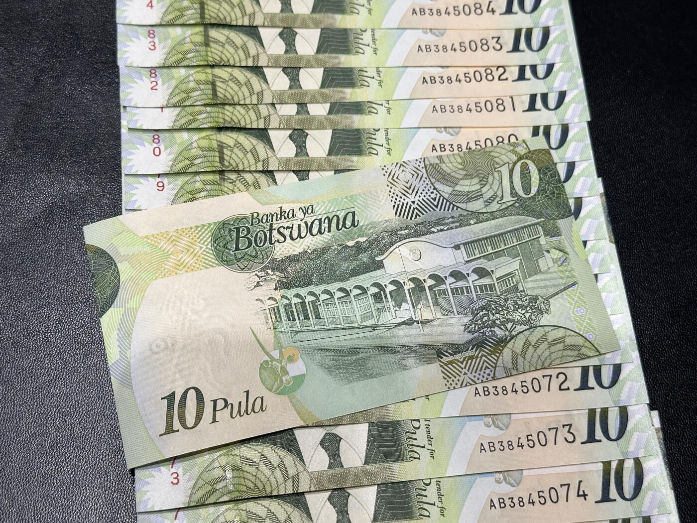 《外钞收藏家》第五百九十三期（精品场）（本平台长期征集拍品、欢迎藏友们联系合作）