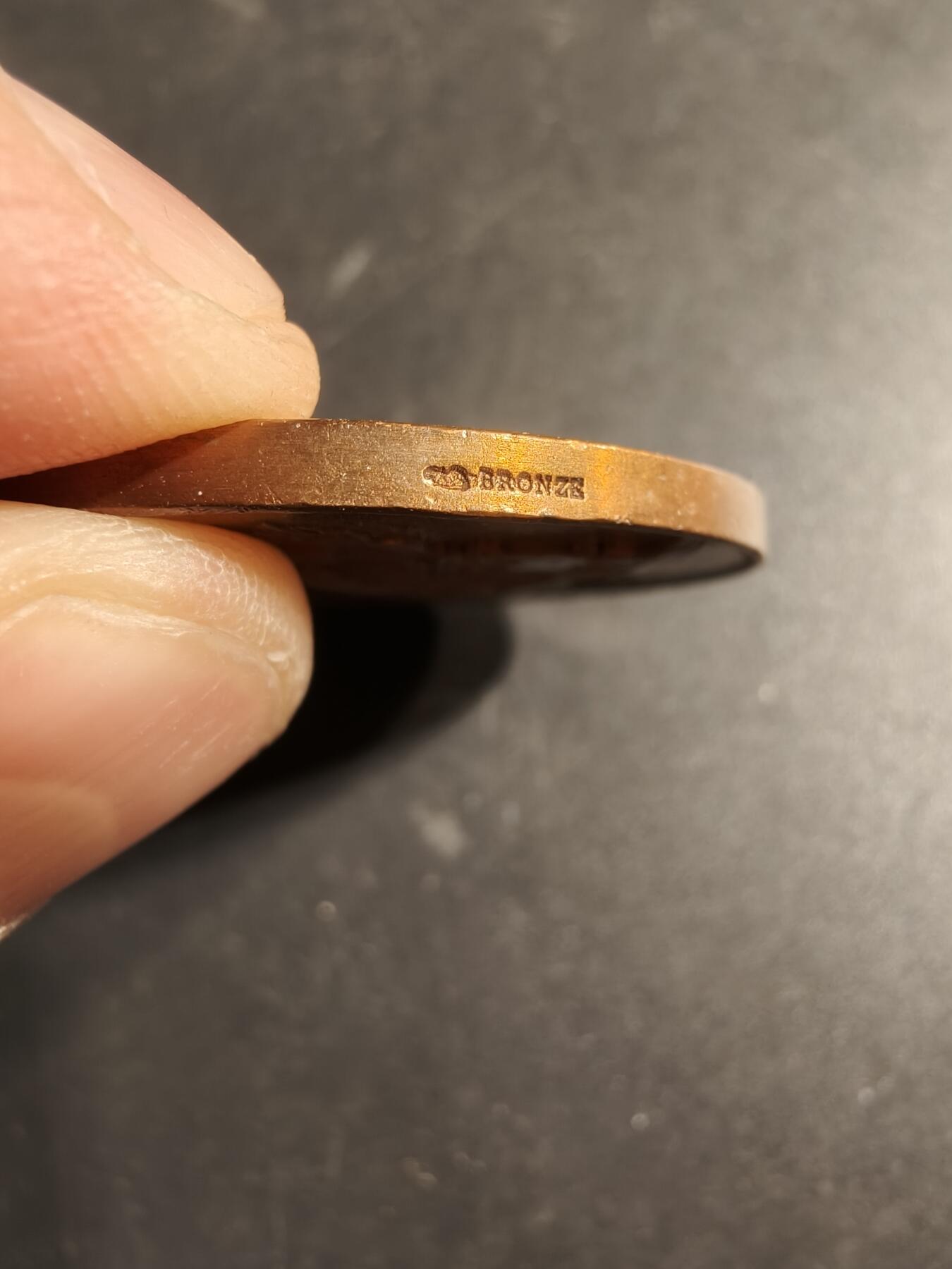 老王徽章第169期 法国1894年艺术竞赛大铜章     坐姿玛丽安娜     直径42mm.    重量34.3g