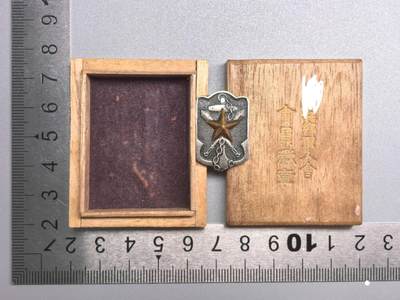 小驴勋章奖章收藏12月13日周六晚六点拍卖（珍爱和平，收藏战争，铭记历史，勿忘国耻，忠党爱国。有偿代拍，送拍规则在简介最后，参拍须阅读规则后再参拍，关系到运费包装发货时效真假辨别等关键信息，拍卖时不再发原图，看大图店主微信码在拍卖店铺介绍里） - 在乡会会员章