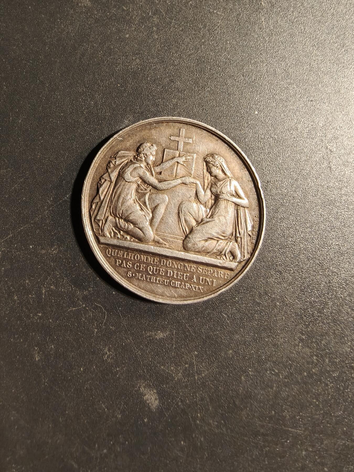 老王徽章第169期 法国银婚章    950银    直径32mm.    重量13.8g