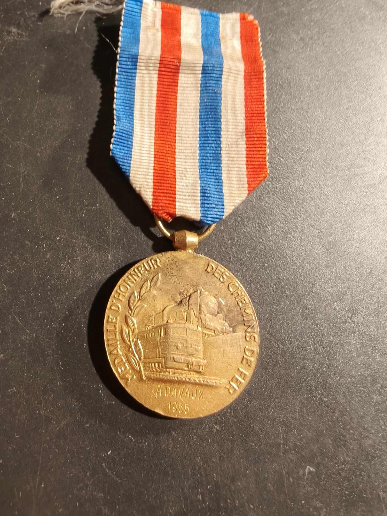 老王徽章第169期 法国金级铁路服务奖章     1955年实发