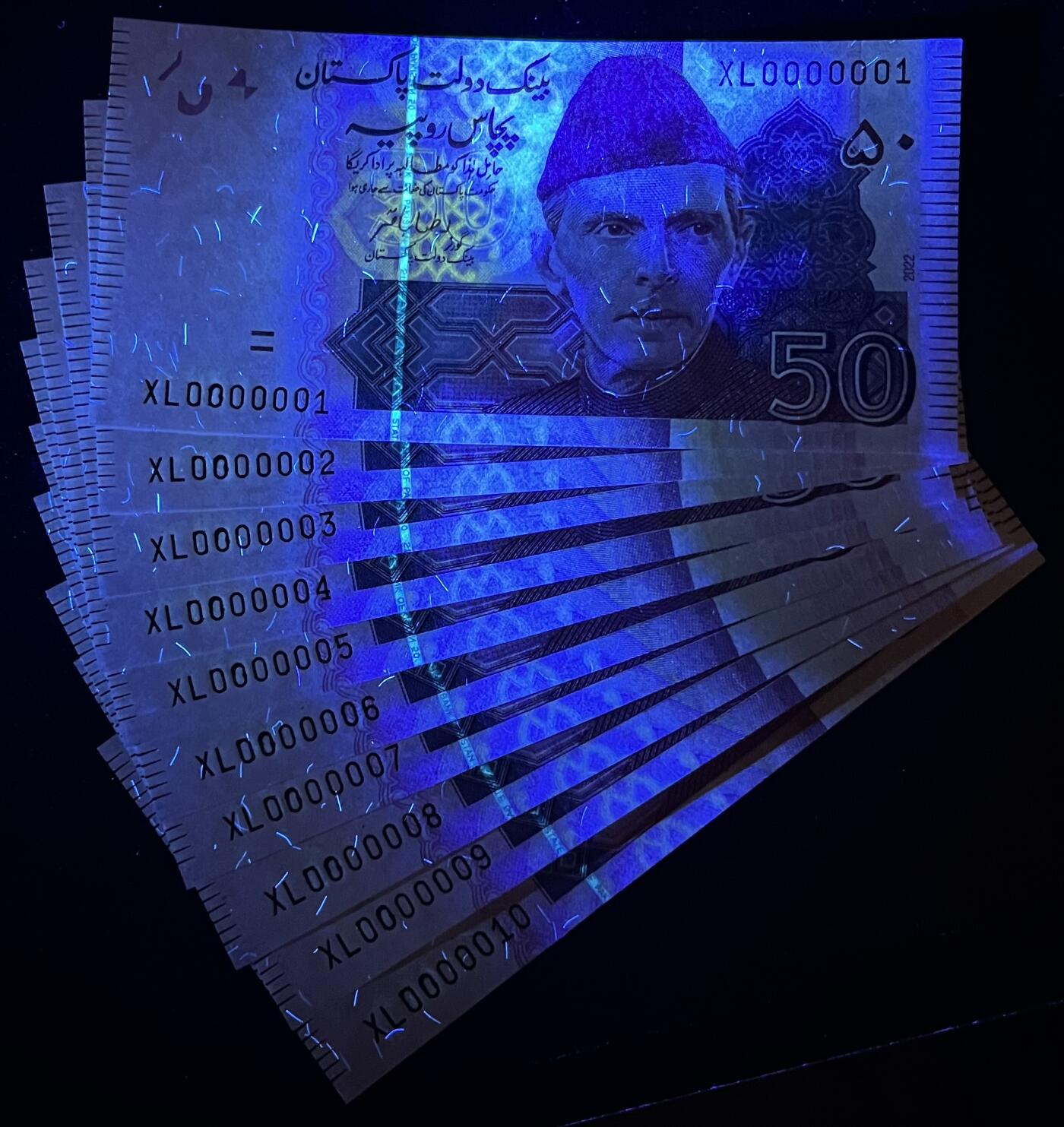 小福收藏拍卖第197期 裸钞场 本期有多张豹子号靓号 百慕大03年50元纪念钞百位号 马来亚和英属婆罗洲开国第一张纸币大冠女王 马来亚 41年1元英王乔六 法属太平洋10000法郎 捷克1000克朗纪念钞千位号  卢森堡 1000法郎  萨尔瓦多样钞 匈牙利 法罗群岛 危地马拉等多国精美纸币 巴基斯坦 2022年 50 卢比 个位号 0000001-0000010 1组10张 unc