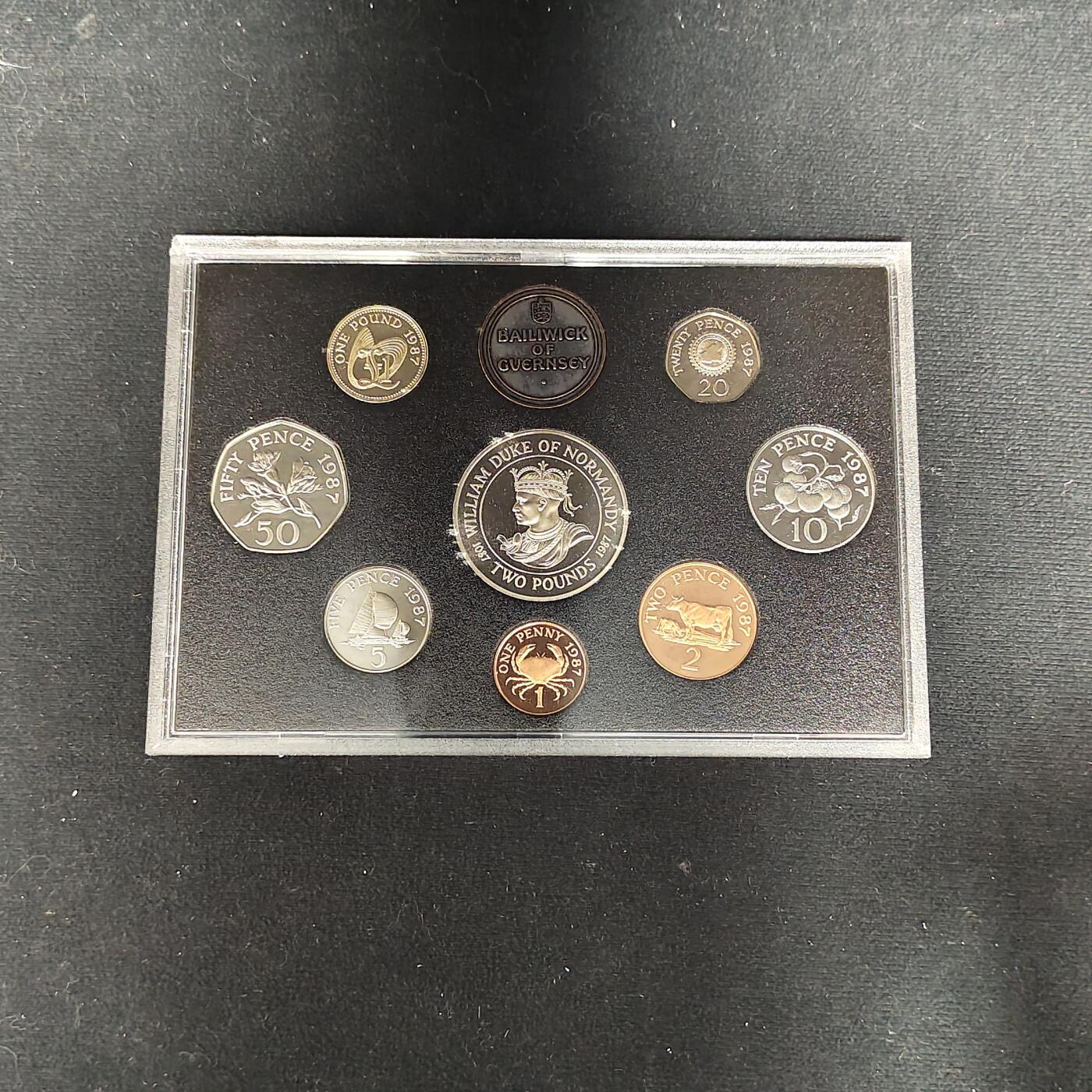 【全场包邮】纯粹捡漏拍485场（免费代拍第22场） 【稀少】根西1987年官方发行英系经典塑盒装精制套币-含2镑诺曼公爵威廉一世逝世900周年精制克朗币-盒证全-量2500-PS12