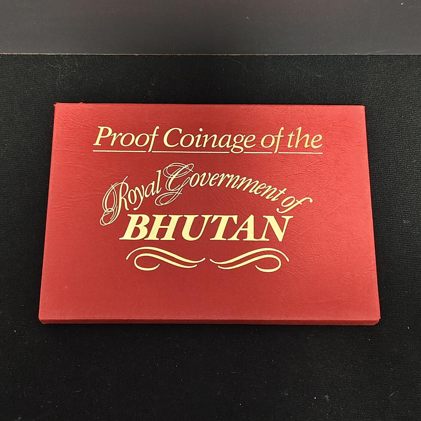 【全场包邮】纯粹捡漏拍485场（免费代拍第22场） 不丹1979年官方发行皇家厂经典信封装精制套币-PS6