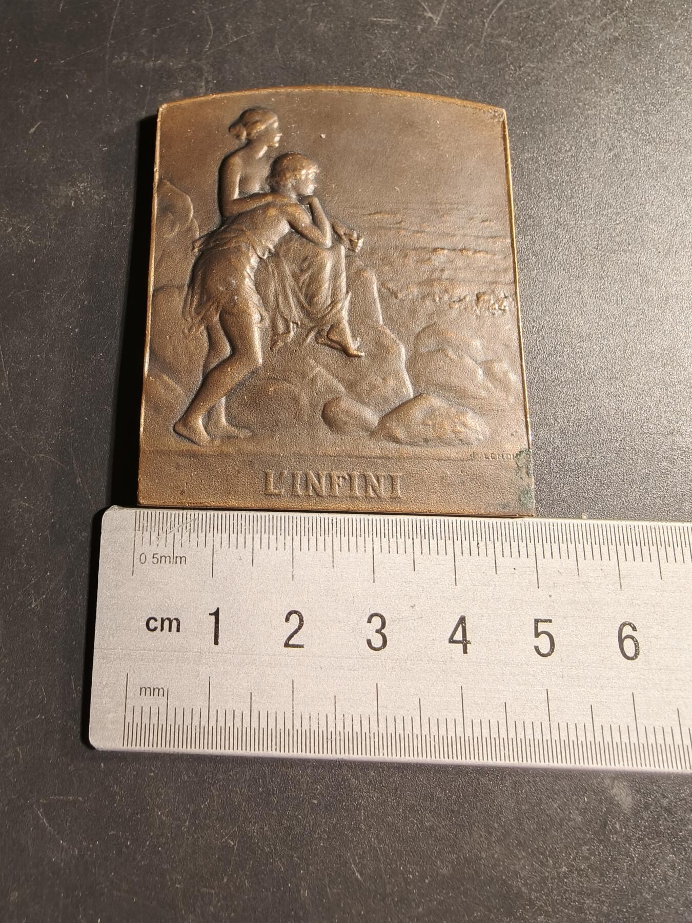 老王徽章第169期 法国“无限”方形大铜章    皮埃尔勒努瓦作品    新艺术风格    尺寸59×49mm.    重量85.3g