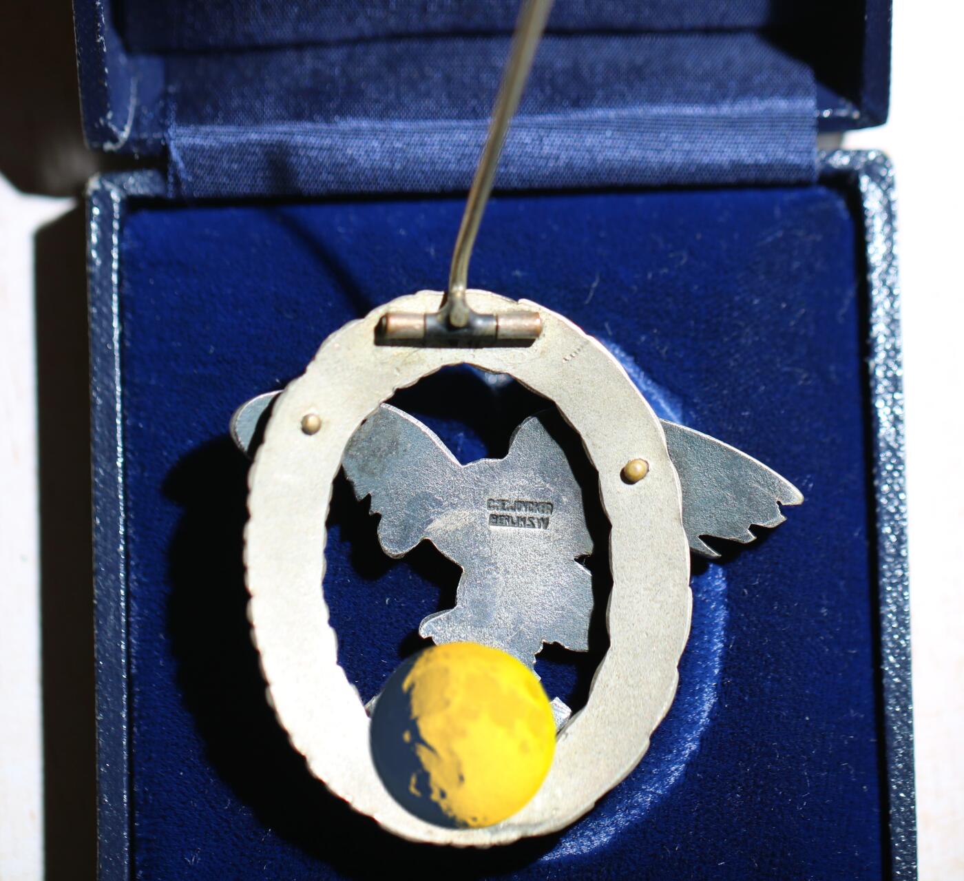 大猫徽章拍卖 第284期 德三空军观察员证章，容克厂J2型，带收藏家复刻盒，背面有标