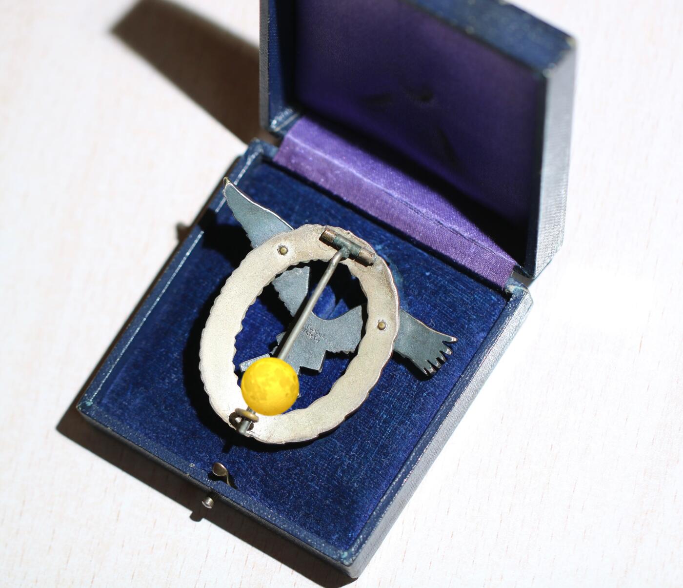 大猫徽章拍卖 第284期 德三空军飞行员证章，容克厂J2型，带原盒背面有标