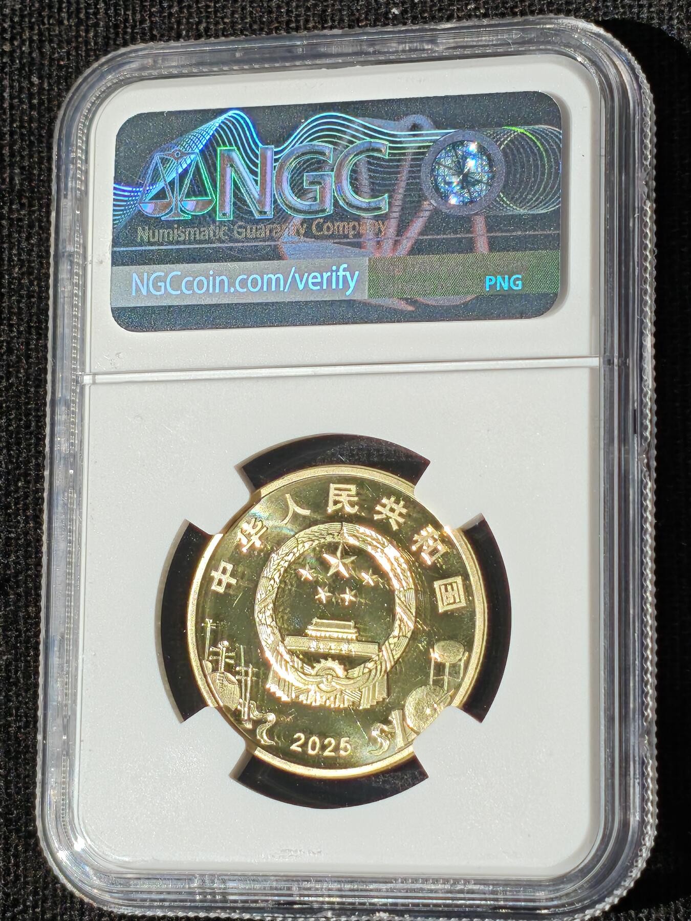 刘世昌艺术品销售中心～虎踞龙蟠*金杨在线联拍群第511期 2025年流通纪念币“京剧艺术-生角”【首日标】（NGC MS68PL  串号：8579010-036）1枚。