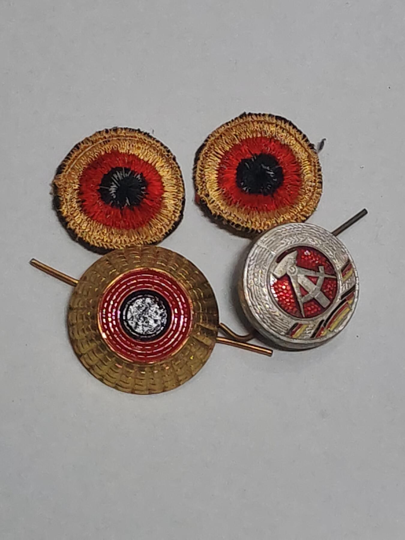 韵星假日拍卖第三十二期 -- Rimey Holidays Auction 32 民主德国帽徽一组