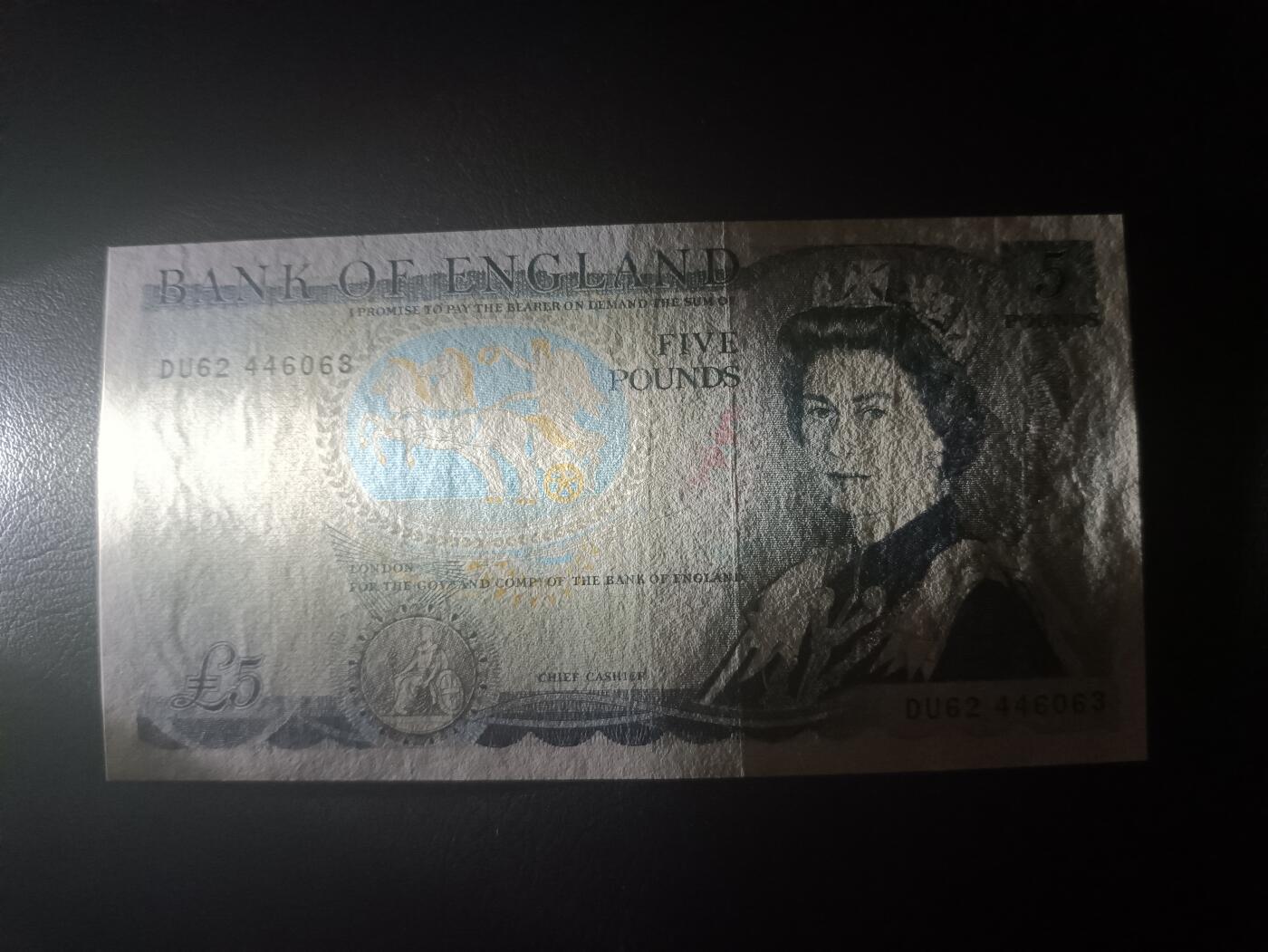 2025十二月第三期，总208期 英格兰D序列5镑AUNC，稀有无签名版本，青年女王和威灵顿公爵