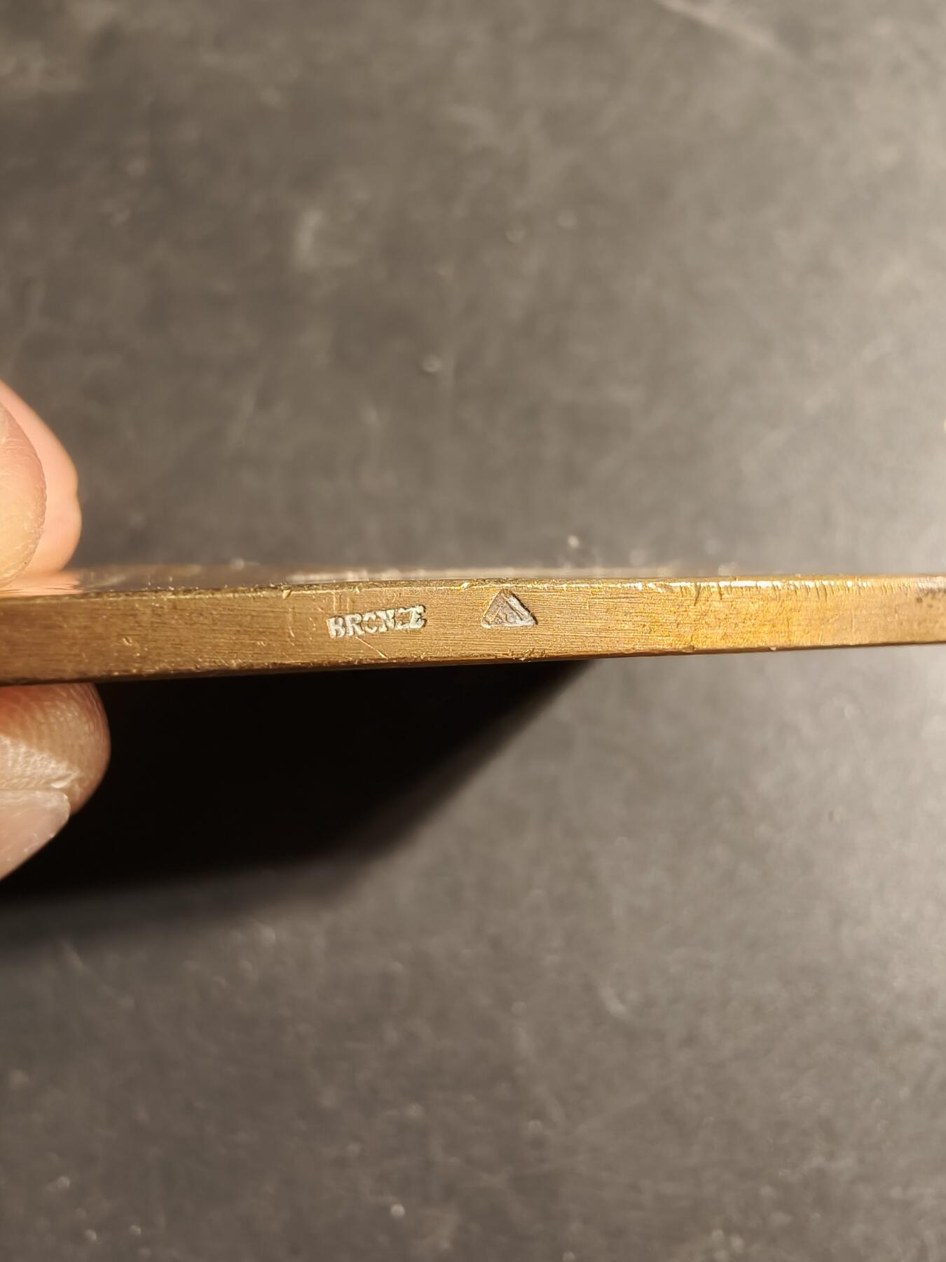 老王徽章第169期 法国巴黎“回声报”网球竞赛方形大铜章     尺寸50×36mm.    重量40.7g