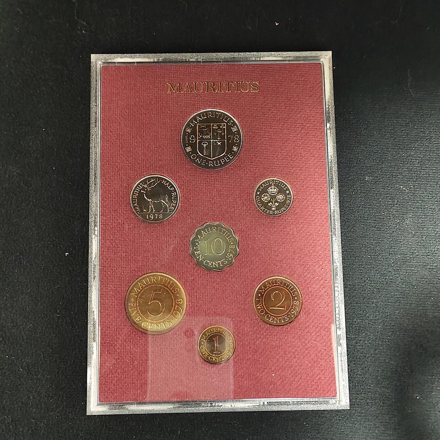 【全场包邮】纯粹捡漏拍485场（免费代拍第22场） 毛里求斯1978年官方发行皇家厂经典信封装精制套币-PS4