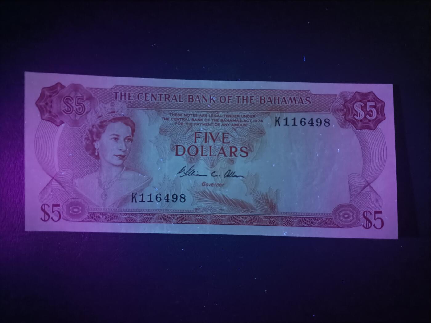 2025十二月第三期，总208期 巴哈马1974年5元AUNC，后期中央银行版本，大冠女王和总督府