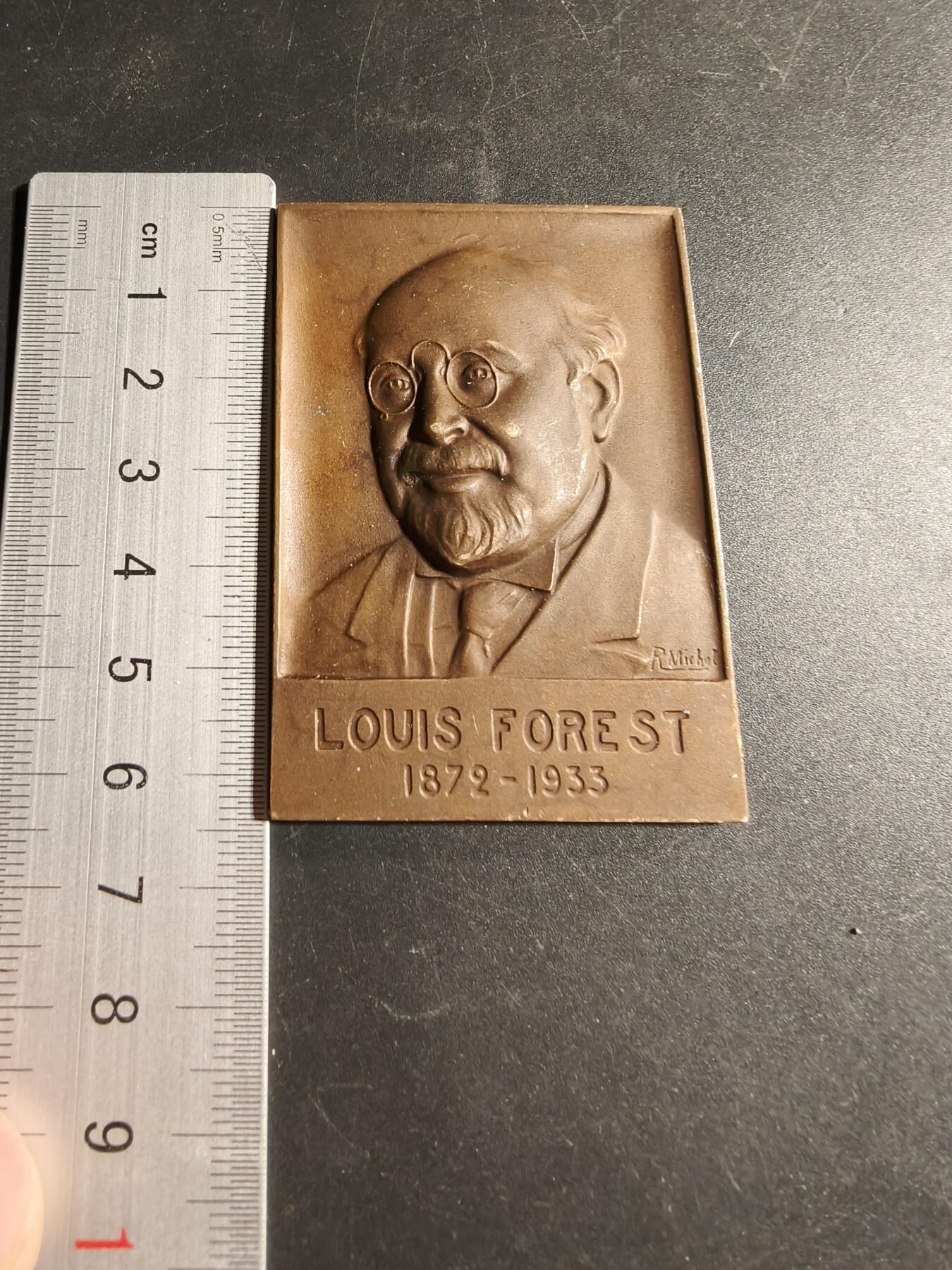 老王徽章第169期 法国政治家、评论家路易•弗雷斯特方形大铜章     尺寸44×64mm.    重量66.1g