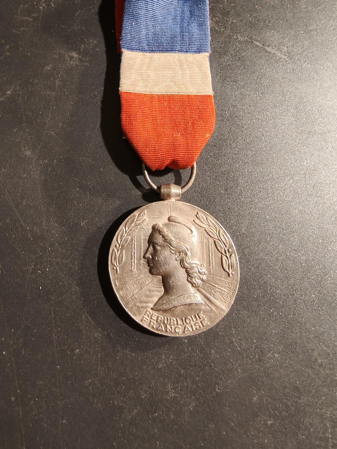 老王徽章第169期 法国银级铁路服务奖章     1953年实发