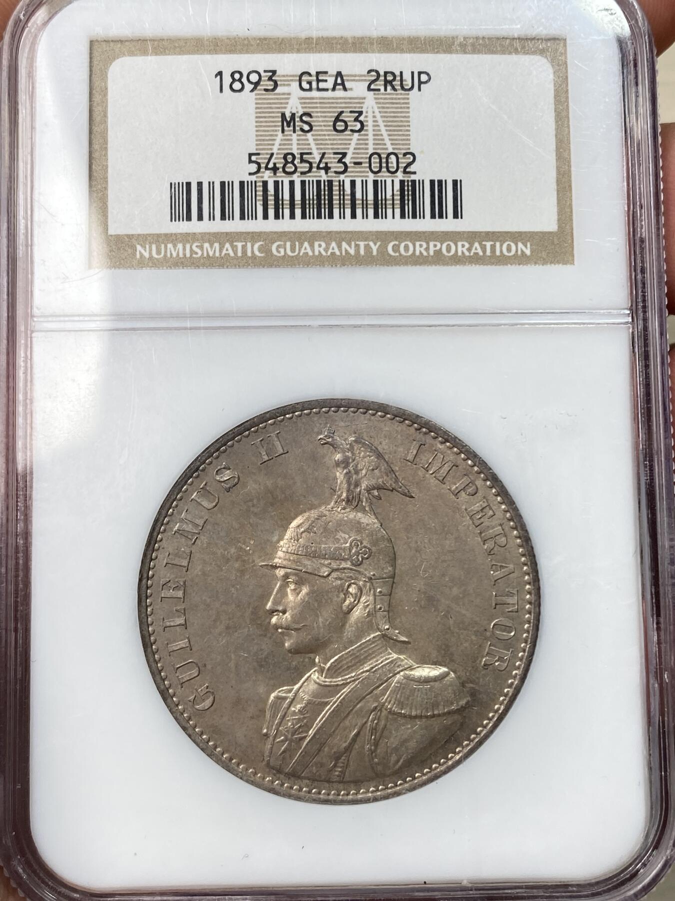 万国钱币拍卖第057期（万国冬季大拍） NGC MS63 1893年德国德属东非2卢比银币 德属大名誉品种 常见多为1卢比 好品2卢比绝对称得上是非常珍罕的存在 仅发行33000枚且大量流通 丝绸转光底板 均匀一色的原味纸袋包浆加持 NGC老白盒顶级收藏品质 德属东非领土总面积约为一百万平方公里 几乎是如今德国面积的三倍 第二帝国至伟时刻 