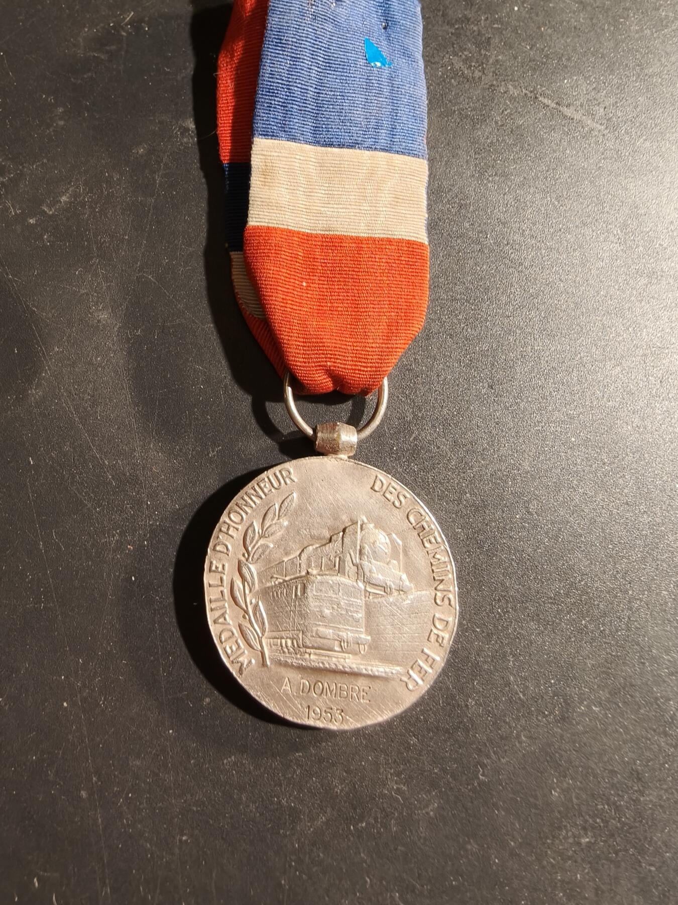 老王徽章第169期 法国银级铁路服务奖章     1953年实发