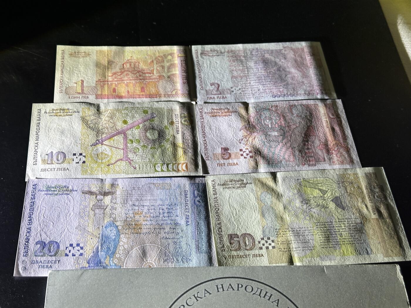 《外钞收藏家》第五百九十三期（精品场）（本平台长期征集拍品、欢迎藏友们联系合作）