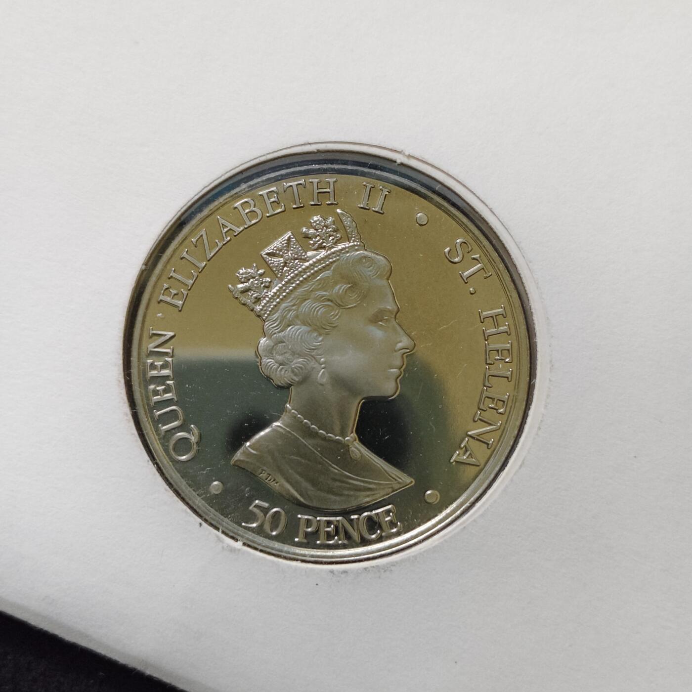 【全场包邮】纯粹捡漏拍485场（免费代拍第22场） 【邮币封】圣赫勒拿2003年50便士女王加冕五十周年克朗型纪念币邮币封