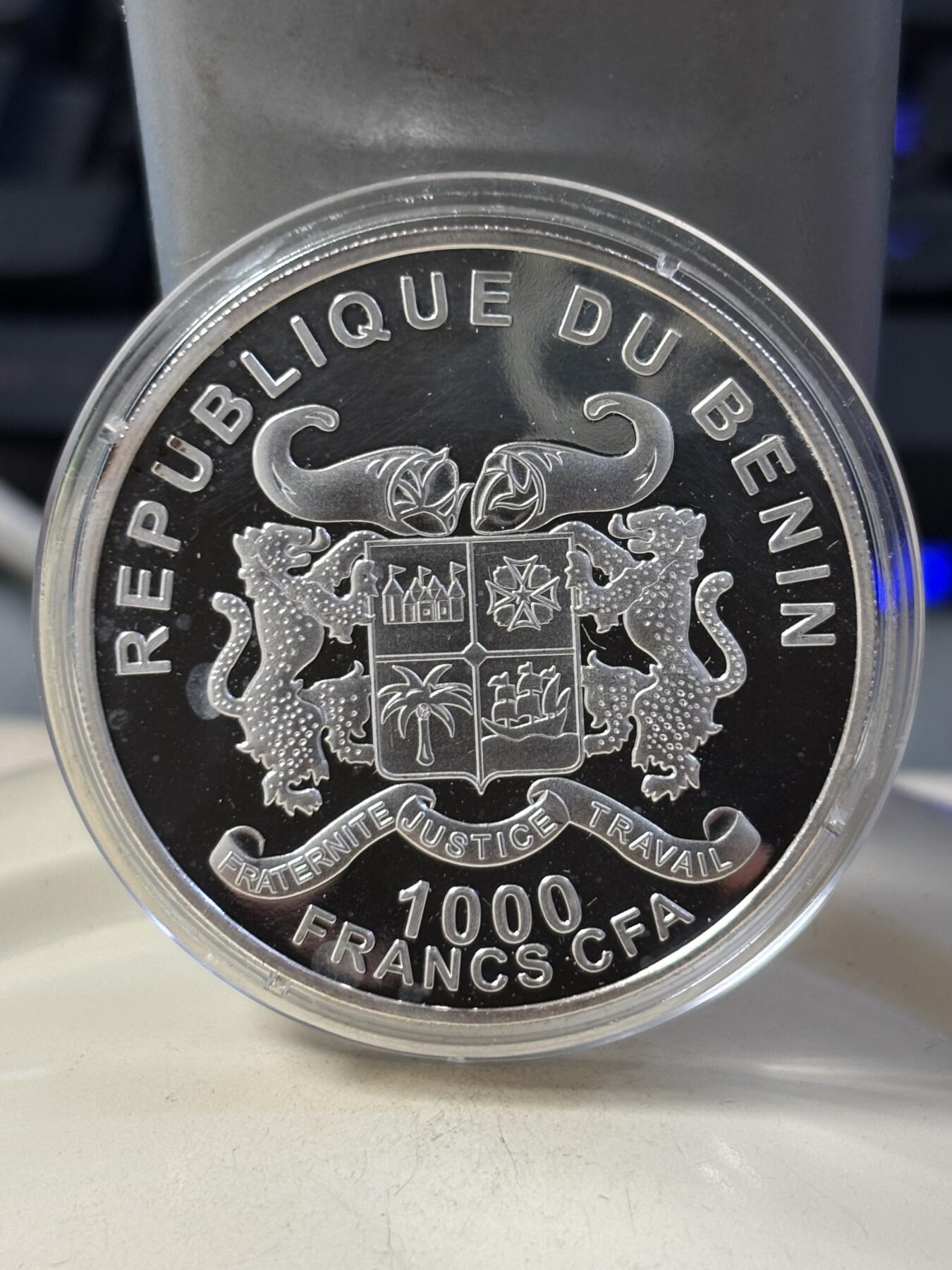 第184期拍卖 贝宁2014童话故事格林童话青蛙王子1盎司彩色银币，有瑕疵，999银银价431，发行575枚