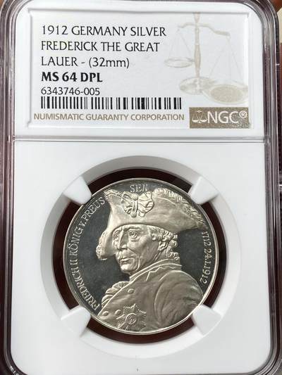 万国钱币拍卖第057期（万国冬季大拍） - NGC MS64DPL 1912年德国银章 腓特烈大帝诞辰200周年 唯一评级记录冠军分 少见品种 百里挑一的Deep Proof-Like 德系巅峰工艺，绝美的艺术品。高浮雕镜面喷砂。990银，近纯银。正面:腓特烈大帝戎装半身像，头戴三角帽，佩戴普鲁士黑鹰勋章。炯炯有神，刻画精细。背面:一只巨大化德意志雄鹰站在海上的巨石岛礁上，孤傲昂首，意境雄壮空灵。铭文伟大的国王之魂。拿皇和小胡子的偶像。