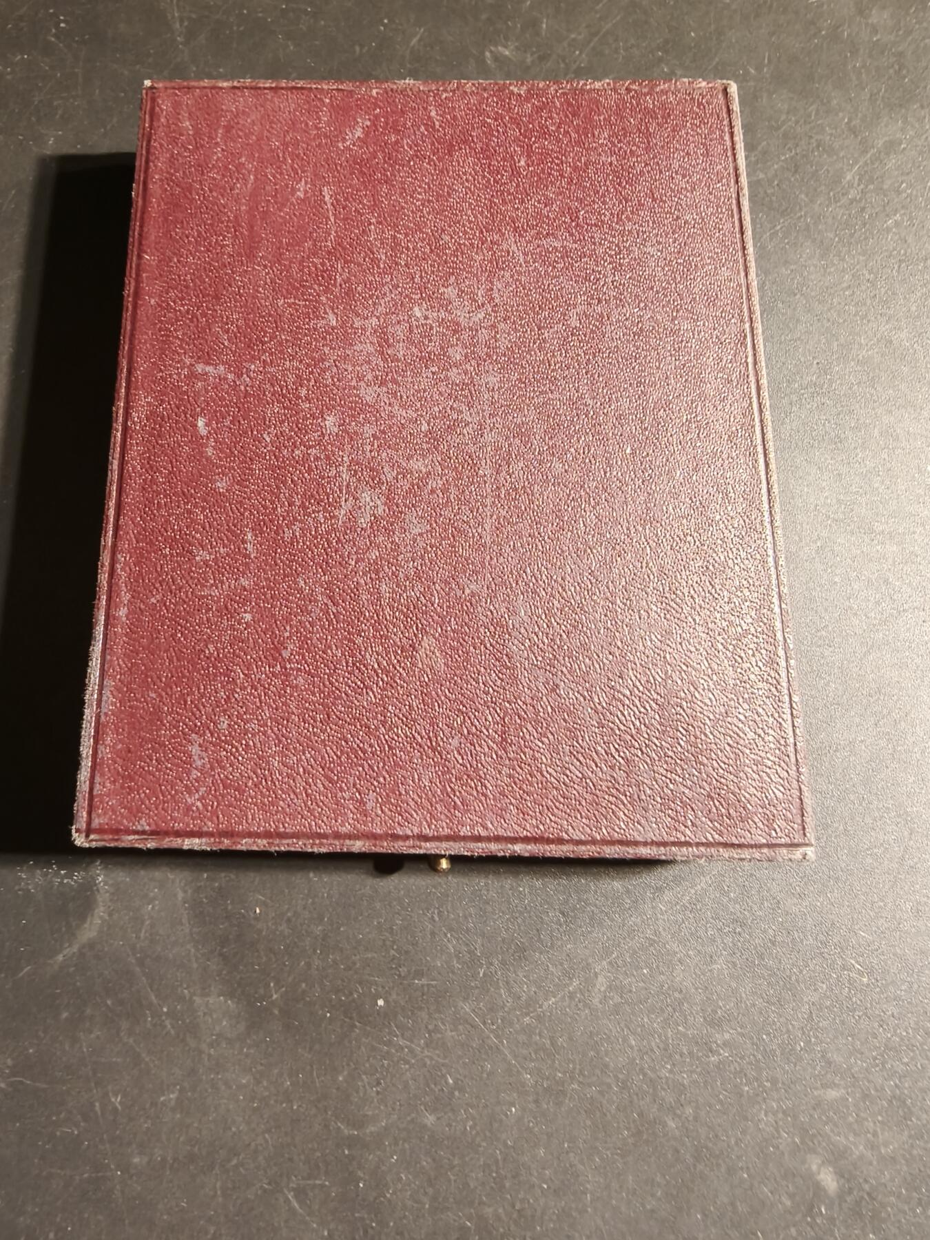 老王徽章第169期 法国气象局单面方形镀银大铜章     原盒     背面沾在了盒子里    尺寸56×79mm