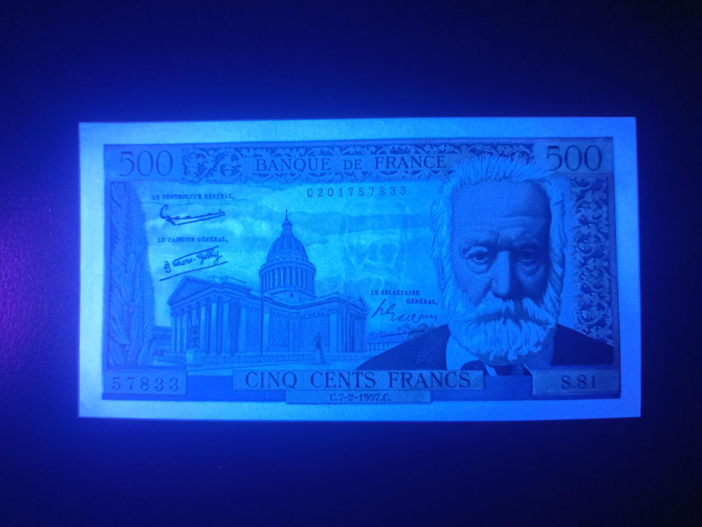 2025十二月第三期，总208期 法国1957年500法郎UNC-有针孔，文学家雨果和他的长眠之地/他的故居