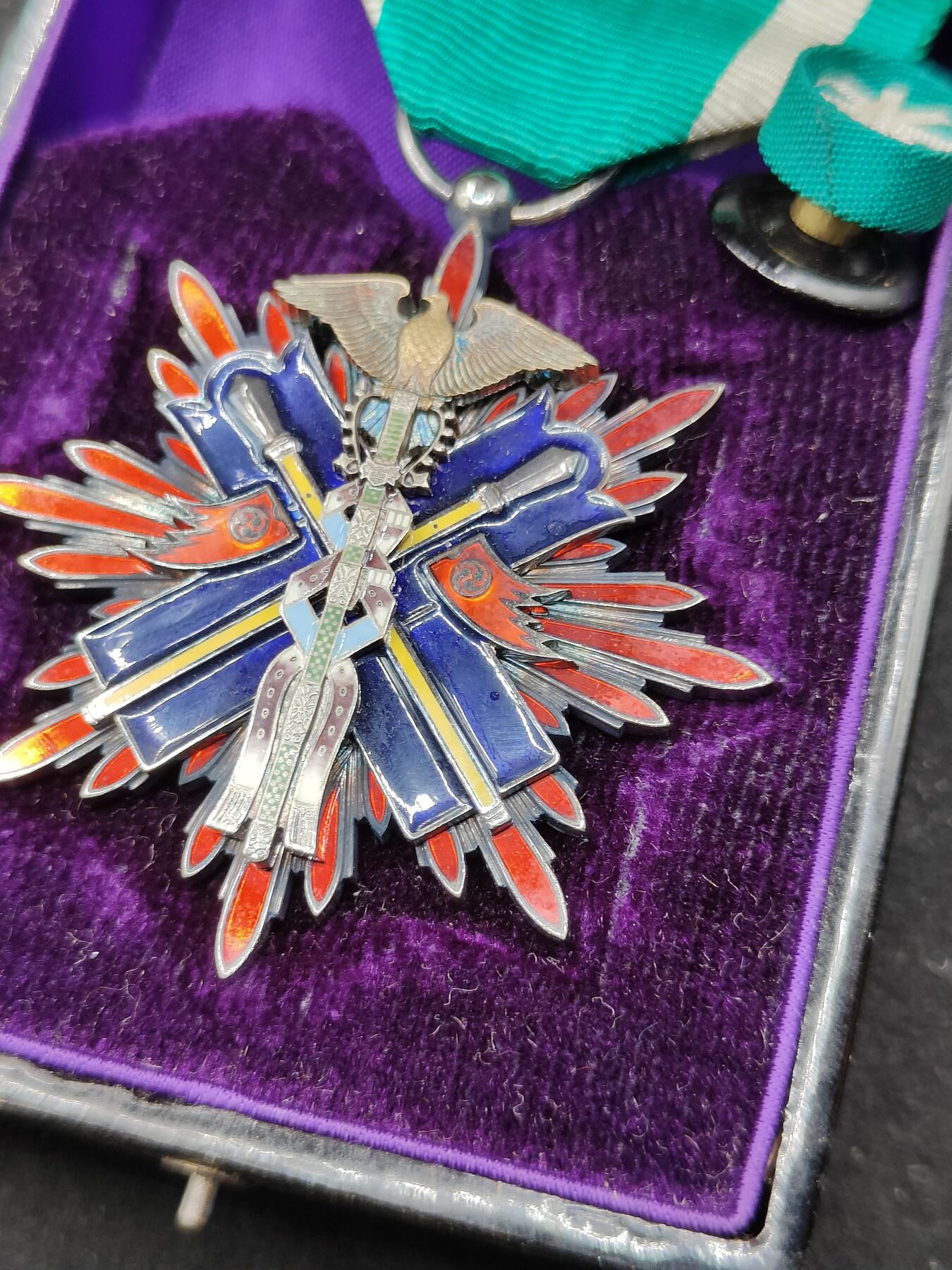 0元起拍勋章 第318期 咸鱼国勋章拍卖专场 12月14日（周日）下午6：00开始 纯银珐琅 美品 五级金鸱章银制带盒略