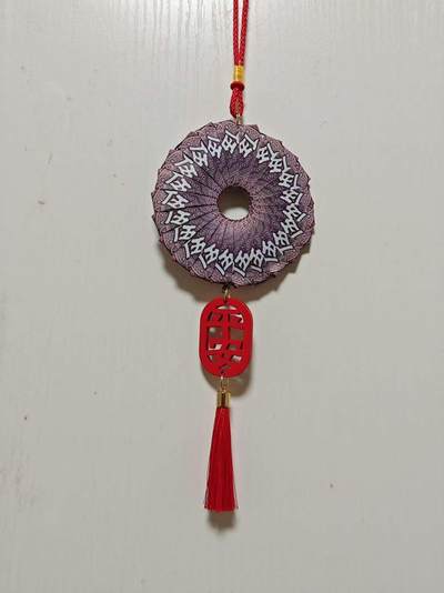 小英开心拍第322期 - 手工真钞制作的平安伍事车挂一个。一路平安，顺风大吉。