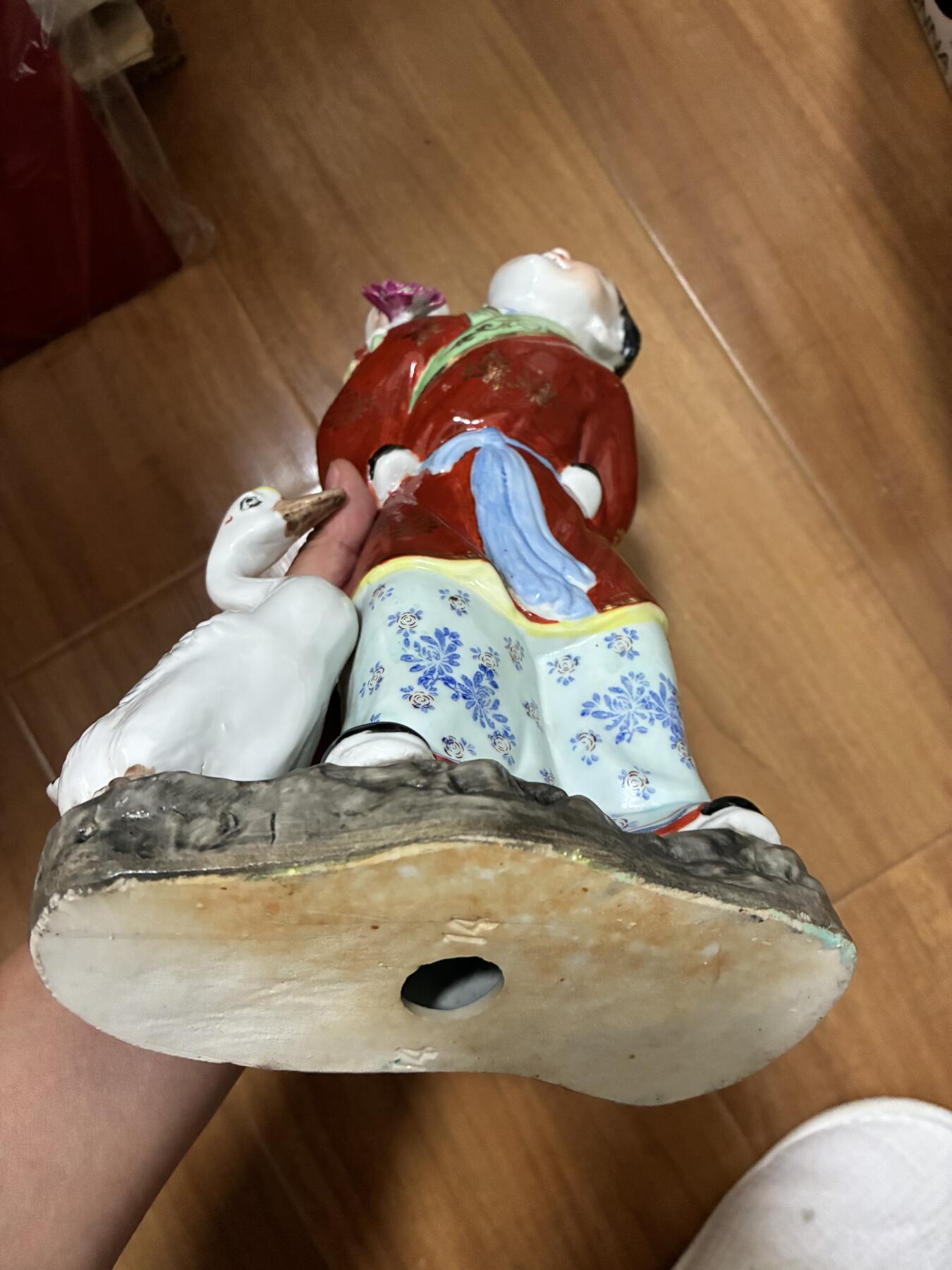 567景德镇粉彩哥弟情深瓷像摆件