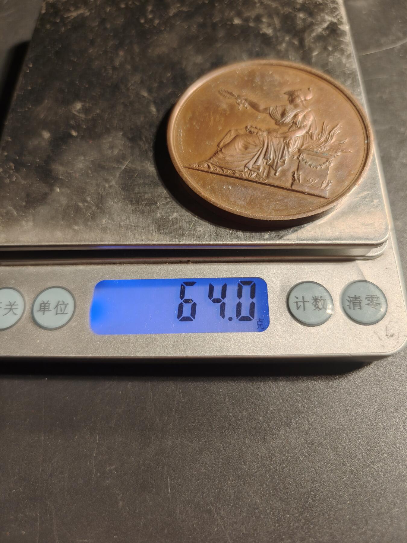 老王徽章第169期 法国1870年巴黎市素描教育大铜章     坐姿玛丽安娜     蜜蜂Cuivre铜标      直径50mm.    重量64g