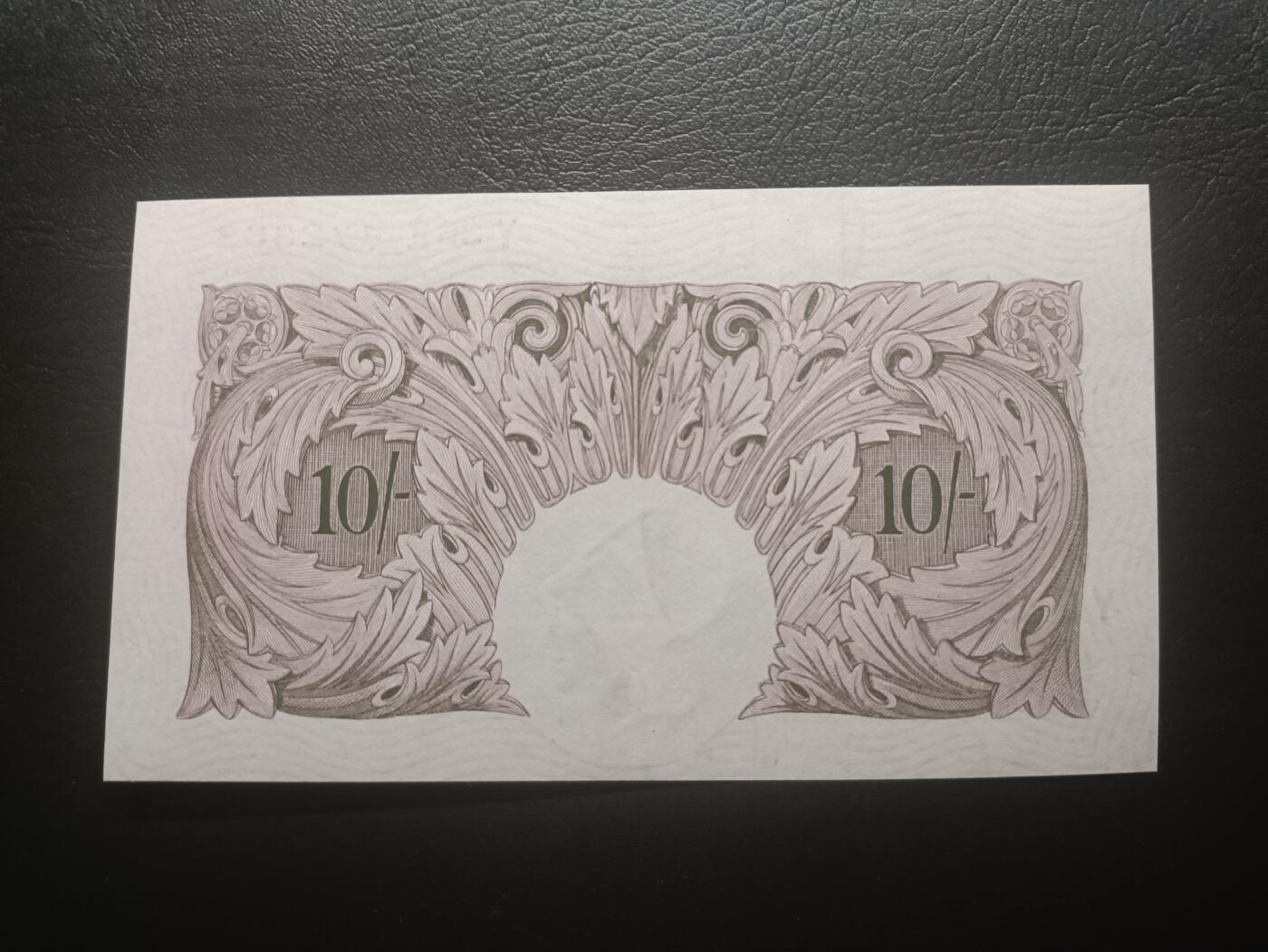 2025十二月第三期，总208期 英格兰战时A序列10先令UNC-，有别于战前战后普通的红色版本用紫色印刷