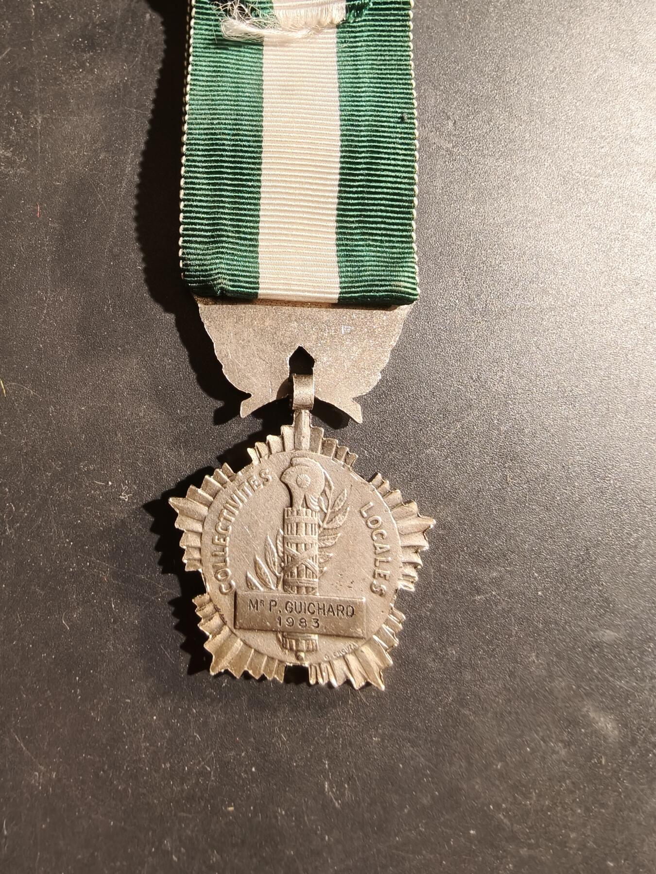 老王徽章第169期 法国金级地方嘉奖奖章      1983年实发