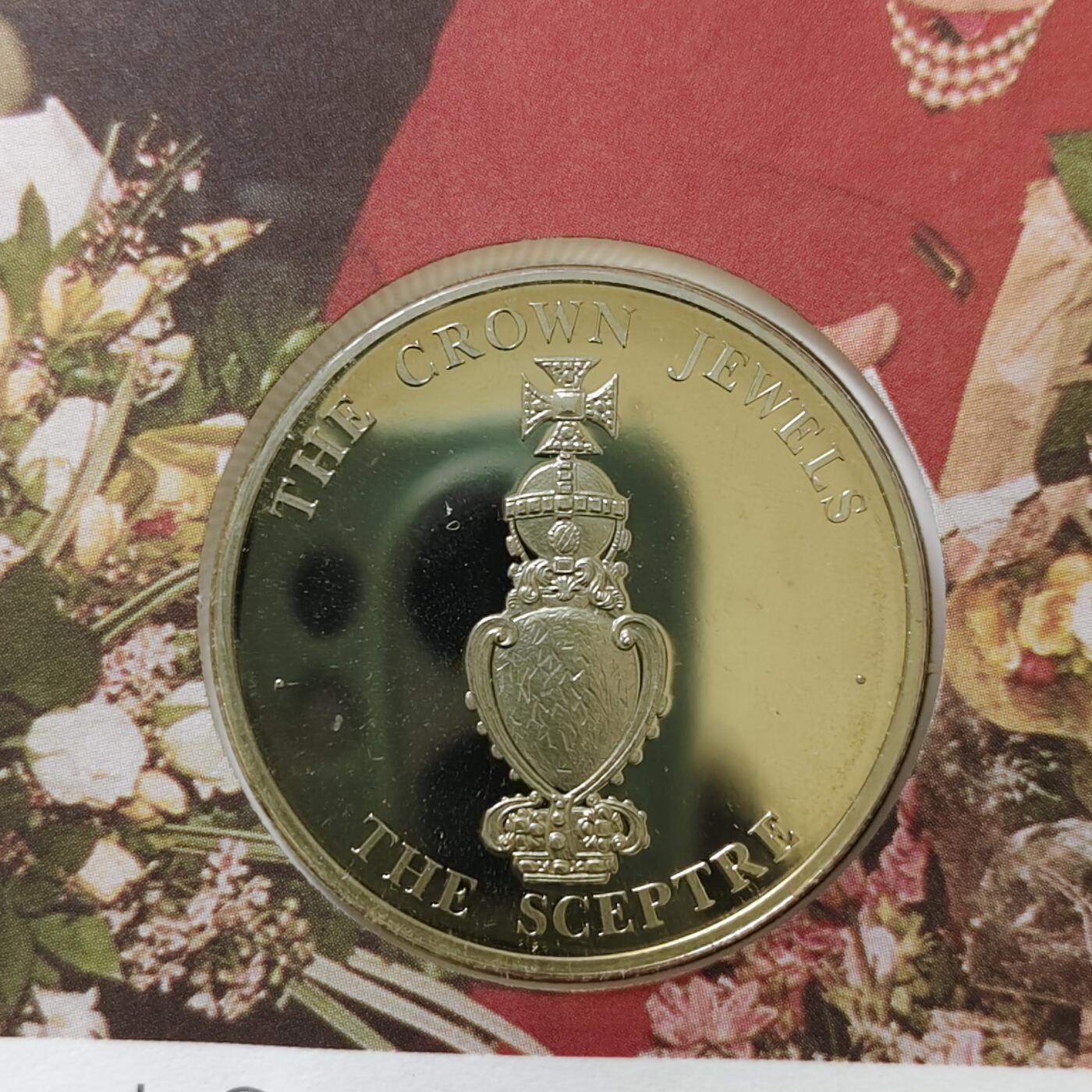 【全场包邮】纯粹捡漏拍485场（免费代拍第22场） 【邮币封】特克斯和凯克斯群岛2004年5克朗女王加冕五十周年克朗型纪念币邮币封