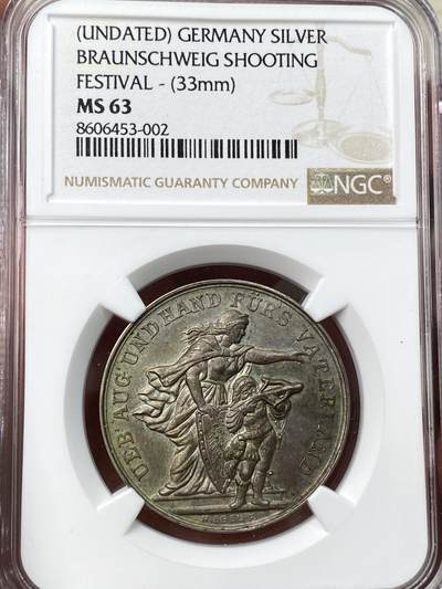 万国钱币拍卖第057期（万国冬季大拍） - NGC MS63 1891年德国银章 不伦瑞克16届射击节 唯一评级记录 冠军分好品相 高浮雕 设计精美 罕见品种 正面:德意志女神日耳曼妮娅手扶帝国鹰盾徽，给小小神射手指明方向。小神射手持弩瞄准，身穿文艺复兴射手服，身上挂着射手帽。瑞射风范，赫尔维蒂娅同款动作。铭文:练好眼睛和双手，报效祖国。背面:不伦瑞克狮子纹章，双猎枪护卫，装饰有双桂叶枝花环。1891年6月14-21日。