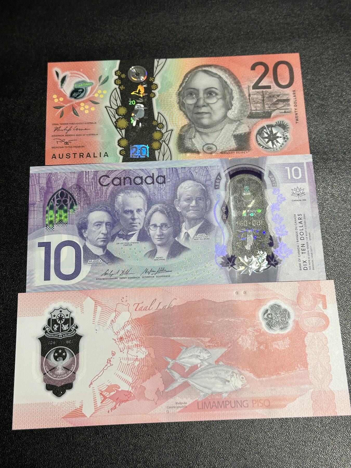 《外钞收藏家》第五百九十三期（精品场）（本平台长期征集拍品、欢迎藏友们联系合作） 澳大利亚20元+加拿大10元+菲律宾50比索 三张一起 全新UNC