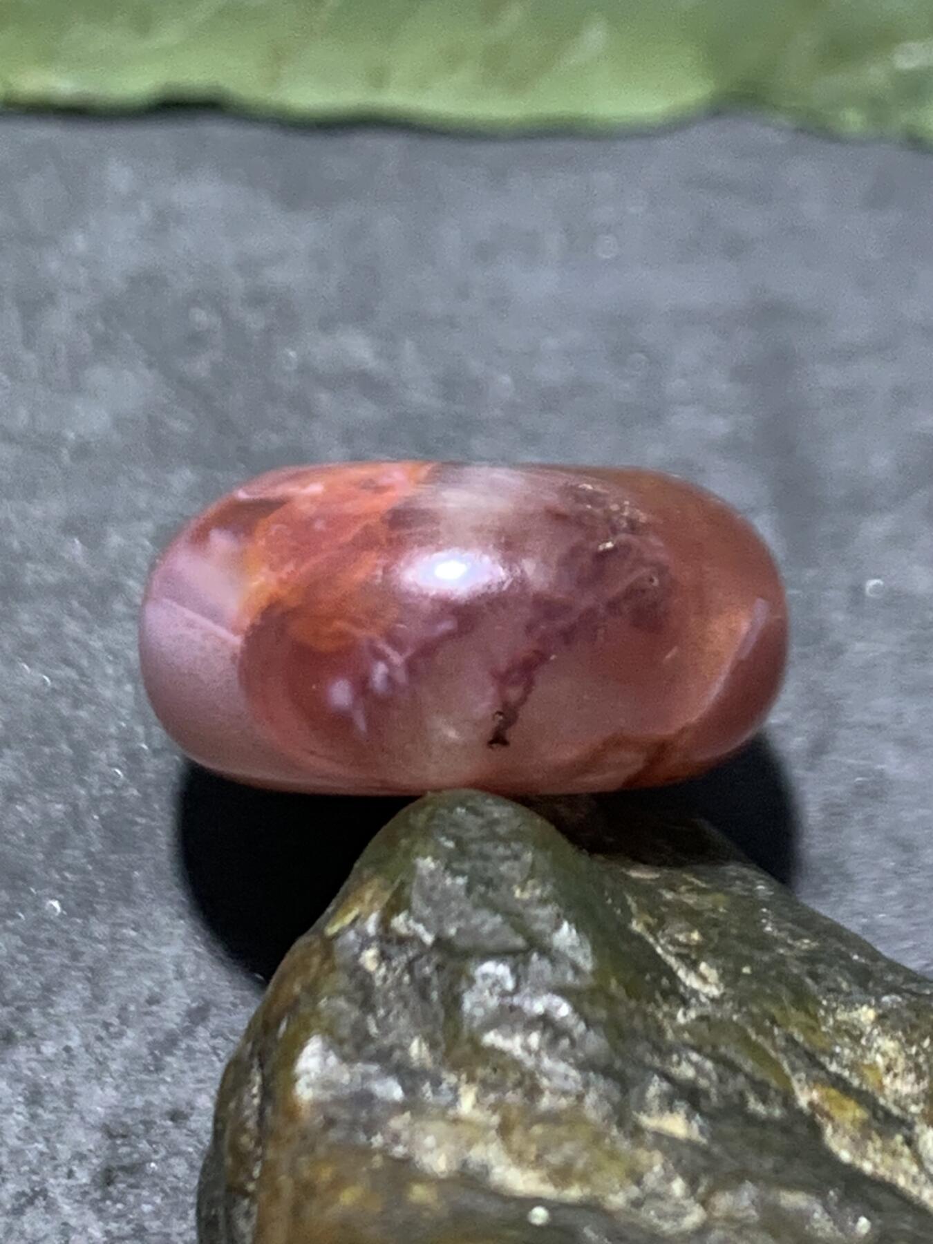 川料冰飘紫罗兰南红玛瑙面包圈随形卡环(跑环)一个，