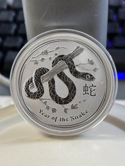 第185期拍卖 - 澳大利亚2013年十二生肖蛇1盎司纪念银币，999银，塑料盒有瑕疵