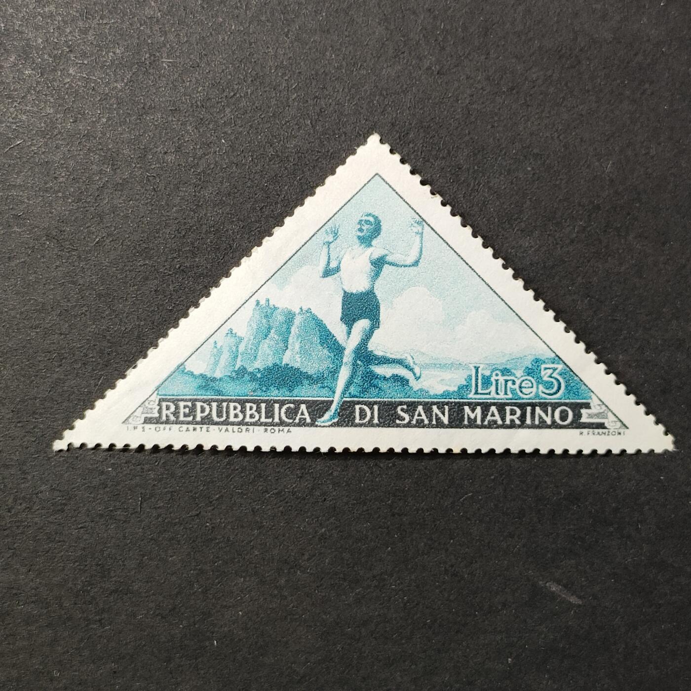 ↓君缘收藏679期☞钱币邮品↓无佣金、可寄存、满30元包邮  圣马力诺邮票，1953年体育运动 奔跑者三角异型邮票