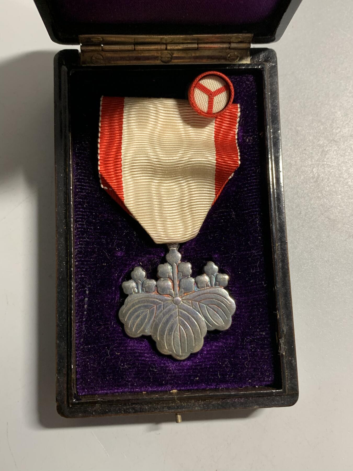 远东徽章小铺12月14日周日晚上9点结束 八等白色桐叶