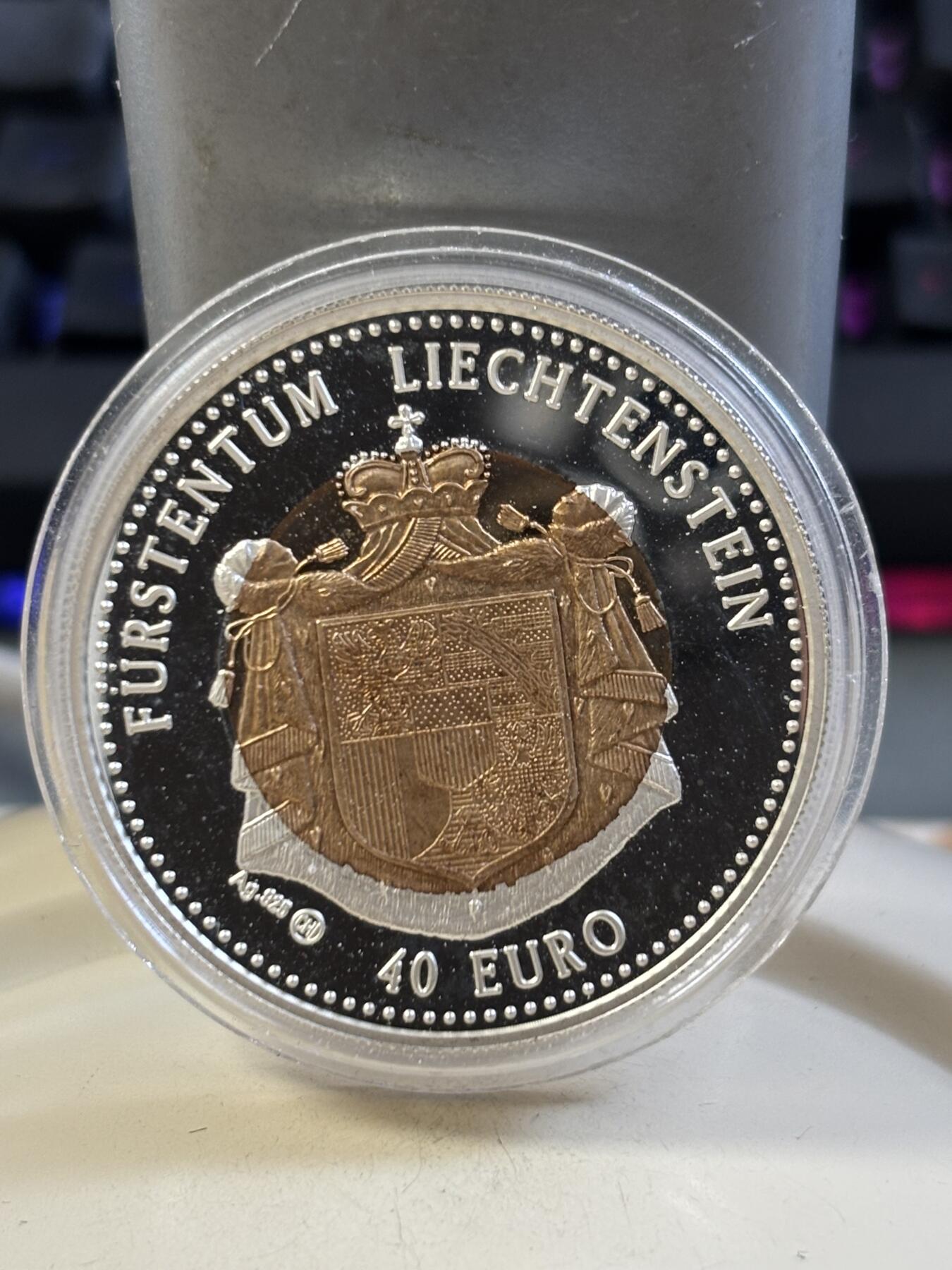 第185期拍卖 列支敦士登1996年黄金马车双色加厚精制纪念银币，925银镀金，46克，发行500枚，有氧化