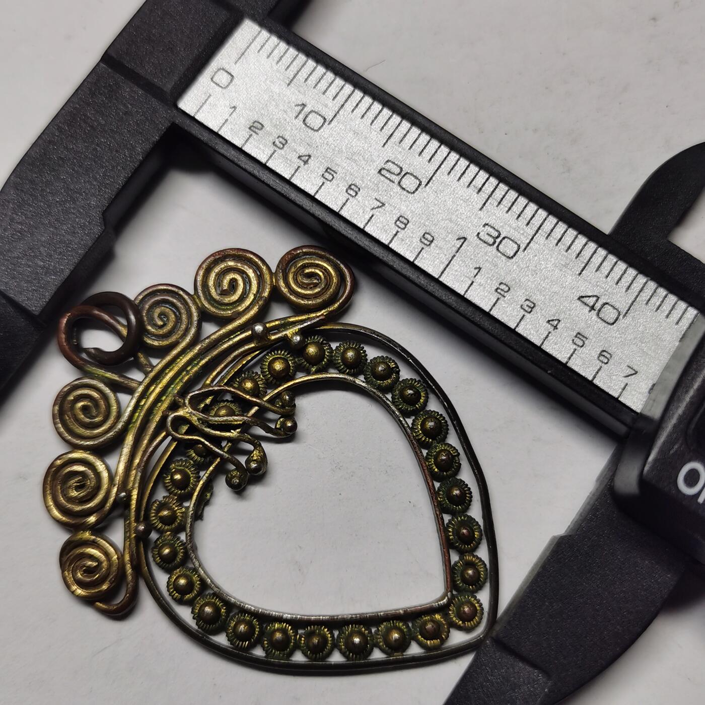 杂件专场88期 民国时期心形铜鎏金吊坠，掐丝珠非常精美