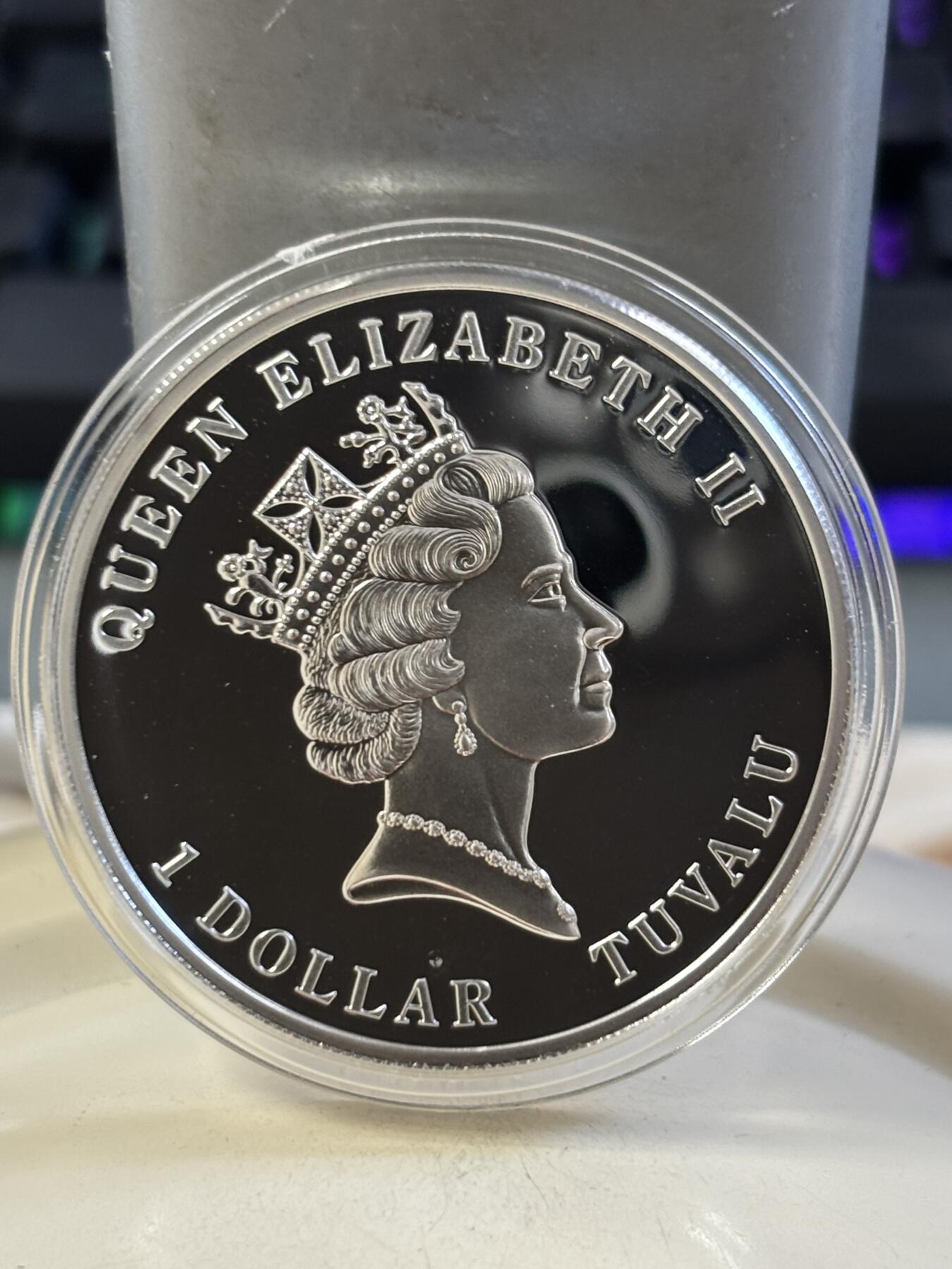 第185期拍卖 图瓦卢2010年海洋动物海马镶施华洛世奇蓝水晶银币带证书，925银，25克，发行2500枚