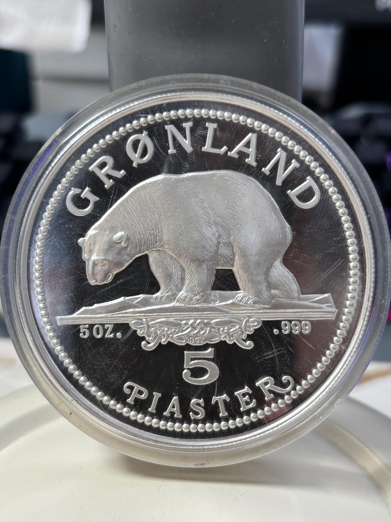 第185期拍卖 珍稀格陵兰1987年北极圈动物北极熊5盎司纪念银币，999银，有氧化